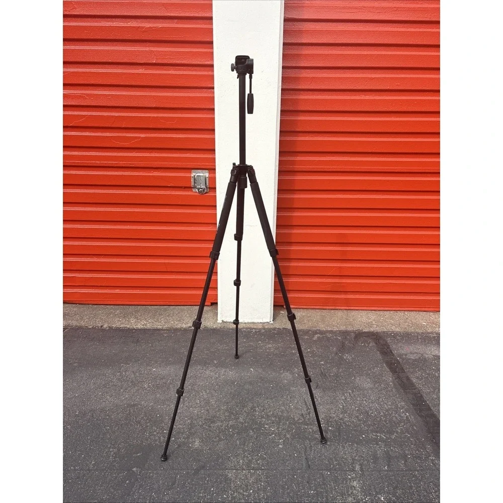 Bell + Howell Xplor 40 Tripod - Bubble Level Indicator All Legs Move Smoothly